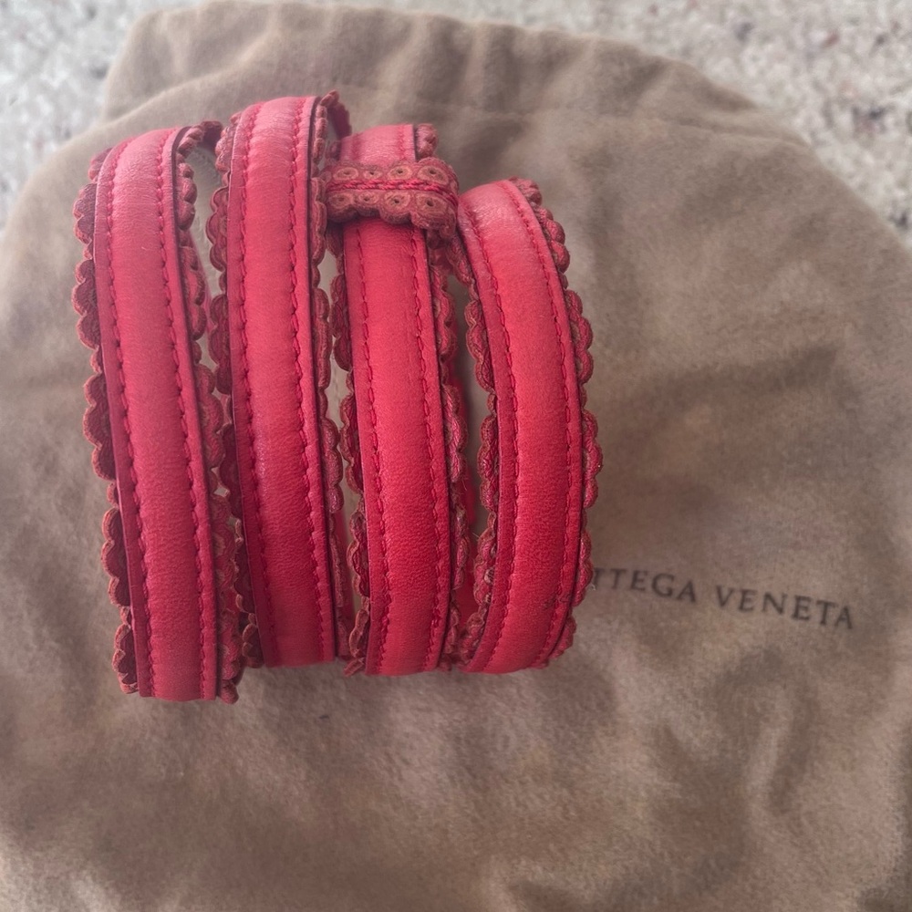 Bottega Veneta skinny red leather belt - scallop edge